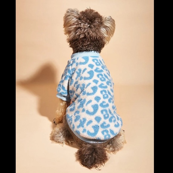 Leopard Print Pet Sweatshirt 💙🐾 (Carolina Blue) - Picture 5 of 7